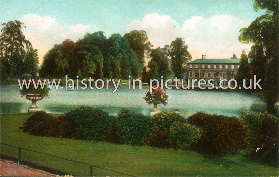 The Lake & Museum, Kew Gardens, Richmond, Surrey. c.1910